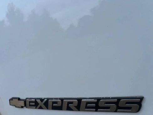 Used 2015 Chevrolet Express 2500 image 20