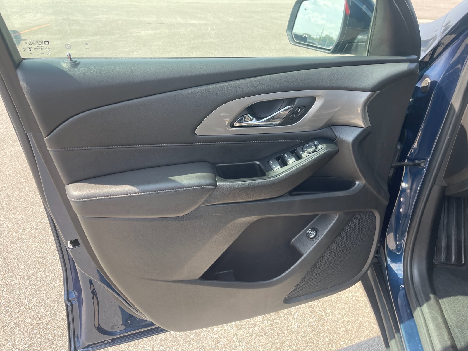 Used 2023 Chevrolet Traverse LT FWD image 11