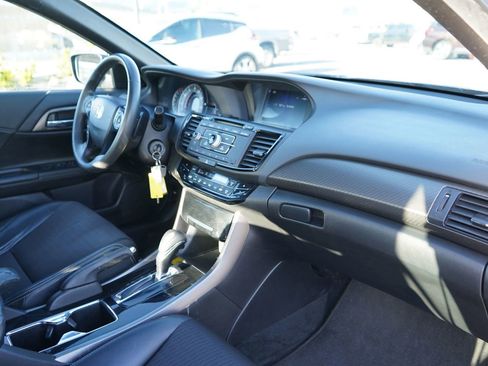 Used 2016 Honda Accord Sport image 17