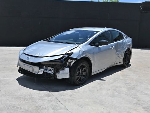 Used 2024 Toyota Prius LE FWD image 2