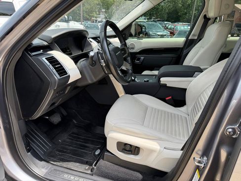 Used 2022 Land Rover Discovery S AWD/4WD image 13