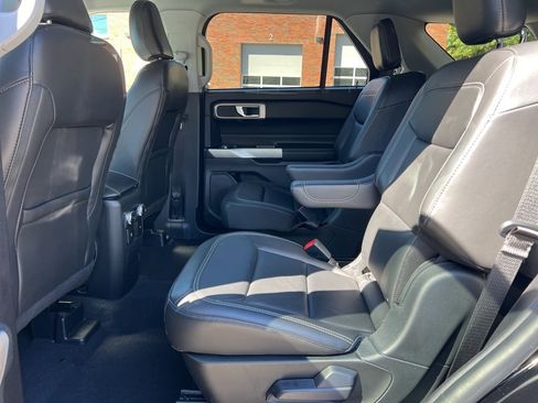 Used 2022 Ford Explorer XLT w/ Equipment Group 202A image 23