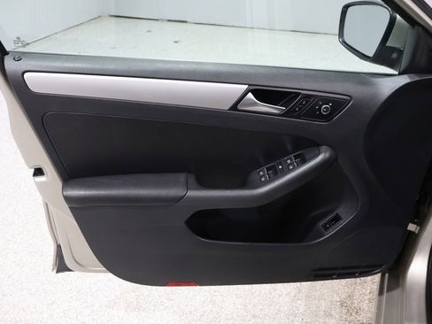 Used 2013 Volkswagen Jetta SE image 12