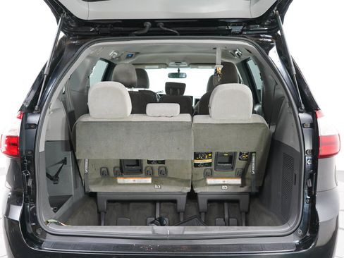Used 2017 Toyota Sienna LE FWD image 17