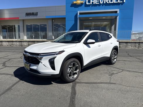 New 2026 Chevrolet Trax LT FWD image 1