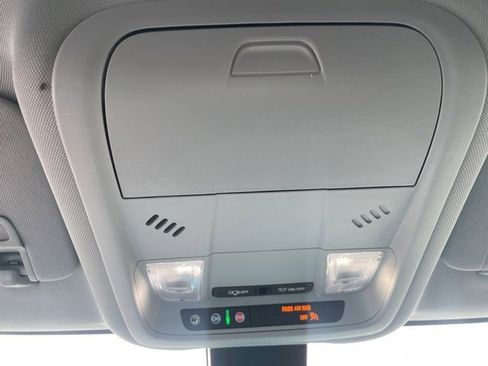 Used 2022 GMC Terrain SLE w/ Driver Convenience Package image 21