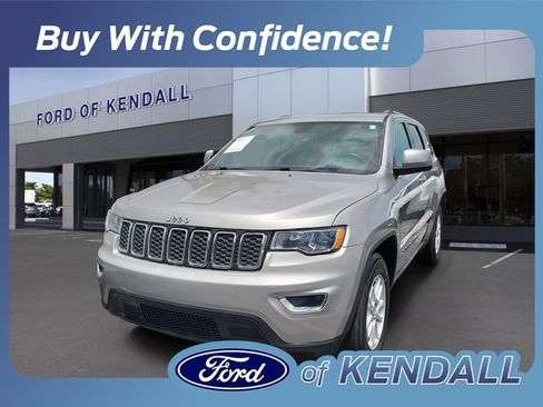 Used 2018 Jeep Grand Cherokee Laredo RWD image 1