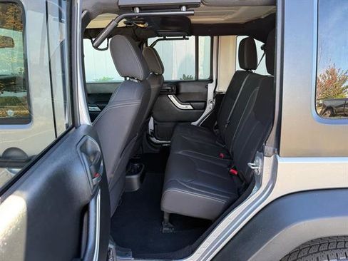 Used 2018 Jeep Wrangler Unlimited Rubicon w/ Connectivity Group image 11