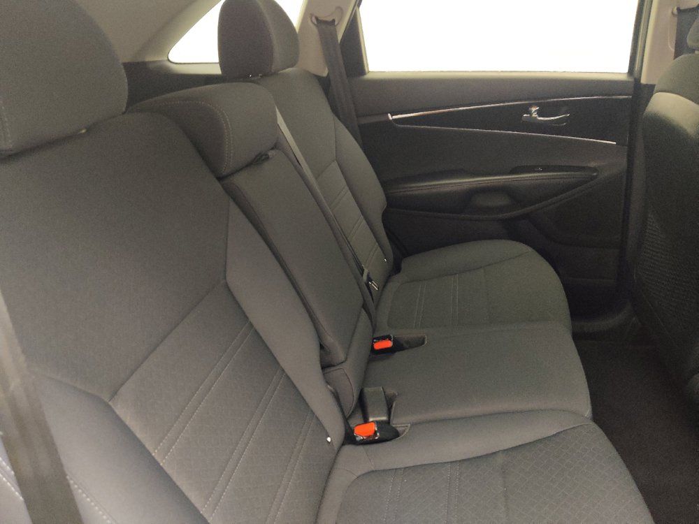 Used 2017 Kia Sorento AWD image 19