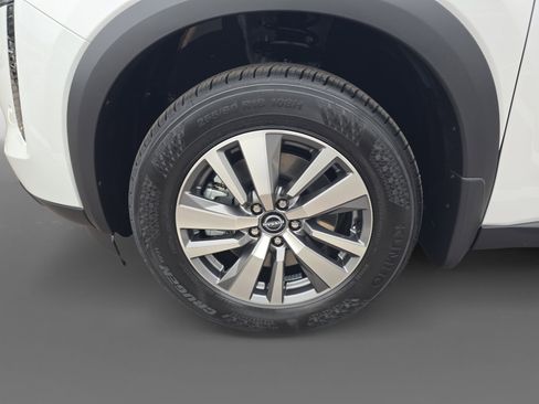 New 2026 Nissan Pathfinder SL image 9