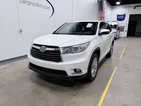 Used 2016 Toyota Highlander Limited FWD image 3