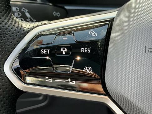 Used 2022 Volkswagen Tiguan SEL R-Line AWD/4WD image 27