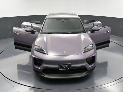 Certified 2025 Porsche Macan 4 Electric image 34