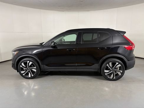 Used 2024 Volvo XC40 B5 Plus w/ Climate Package AWD/4WD image 5