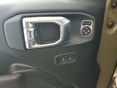 New 2025 Jeep Gladiator Willys image 28