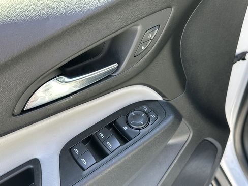 Used 2023 Chevrolet Equinox LS w/ LS Convenience Package image 15