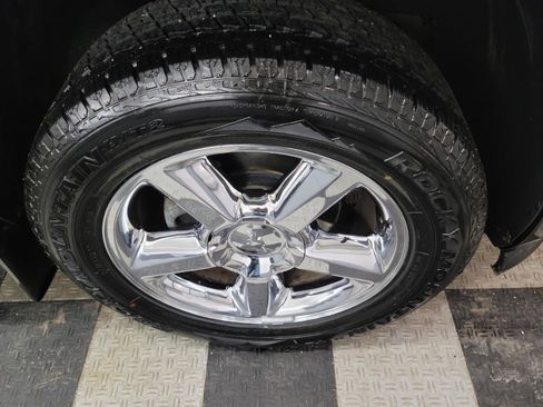 Used 2014 Chevrolet Suburban LTZ image 34