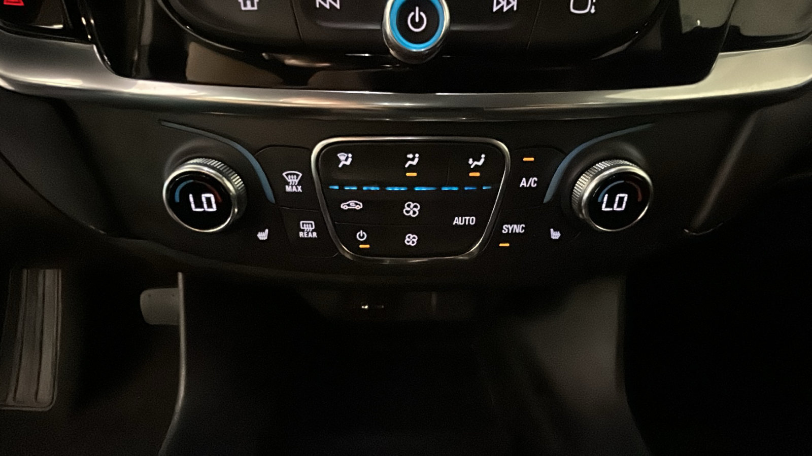 Used 2021 Chevrolet Traverse LT FWD image 26