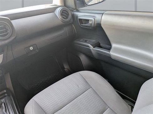 Used 2016 Toyota Tacoma SR image 15