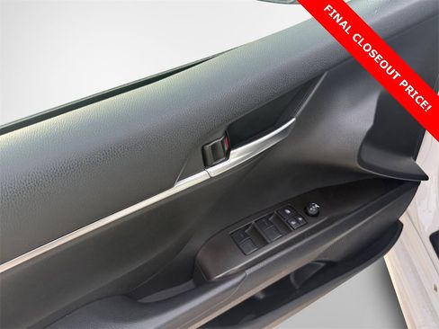 Used 2023 Toyota Camry SE image 11