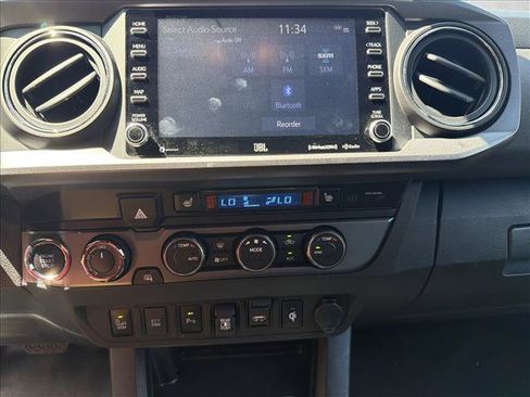 Used 2020 Toyota Tacoma TRD Sport w/ TRD Premium Sport Package AWD/4WD image 18