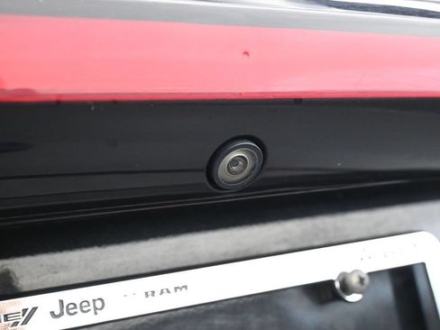 Used 2023 Chrysler Pacifica Touring-L FWD image 33