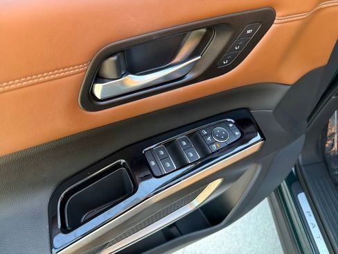 Used 2023 Nissan Pathfinder Platinum w/ Black Appearance Package image 18