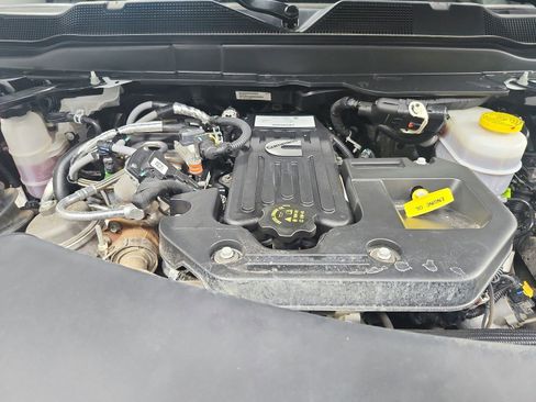 Used 2025 RAM 2500 Laramie AWD/4WD image 17