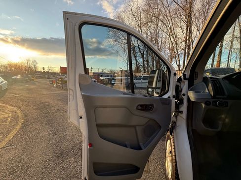 Used 2015 Ford Transit 350 XLT image 9