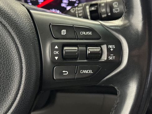 Used 2017 Kia Sedona LX w/ LX Essentials Premium Package FWD image 28