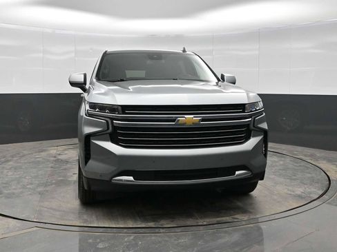 Used 2024 Chevrolet Suburban LT image 2