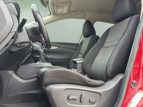Used 2017 Nissan Rogue SV w/ SV Premium Package AWD/4WD image 19