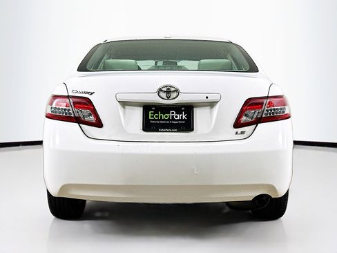 Used 2011 Toyota Camry LE image 7