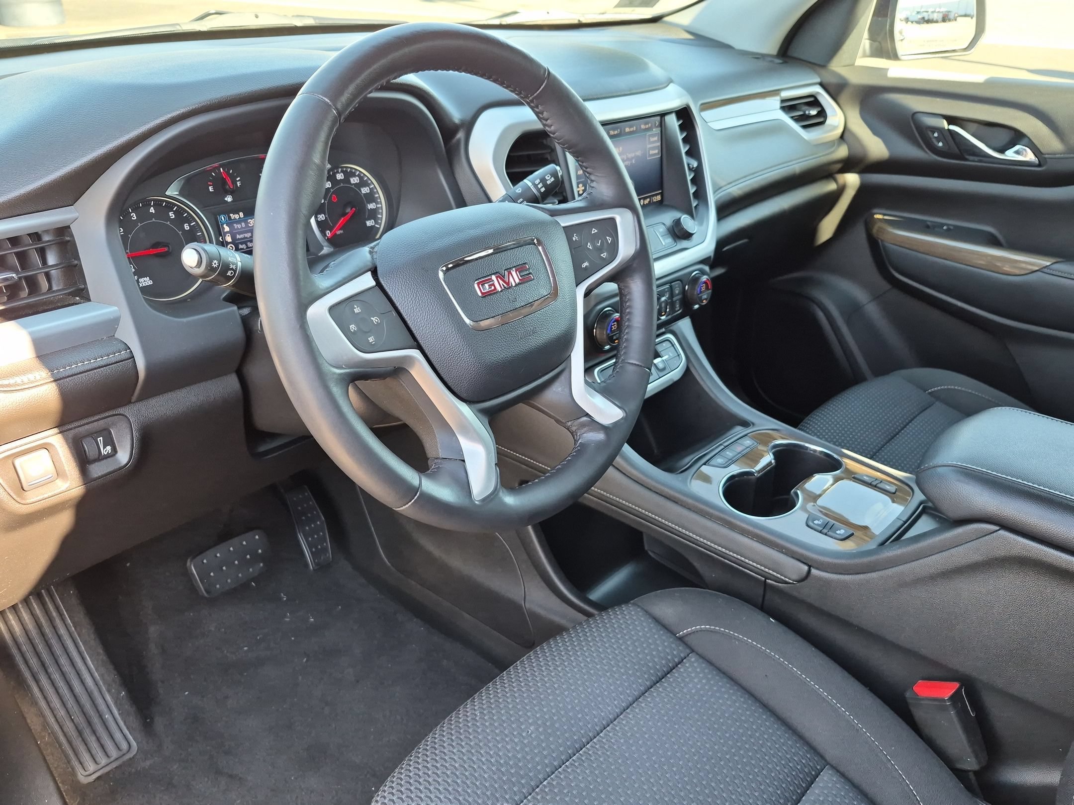 Used 2020 GMC Acadia SLE w/ Driver Convenience Package FWD image 10