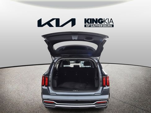 Certified 2023 Kia Sorento S w/ Panoramic Sunroof Package image 5