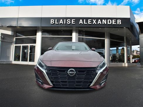 Used 2023 Nissan Altima 2.5 SV w/ SV Premium Package AWD/4WD image 6