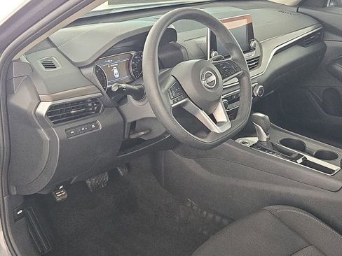 Used 2025 Nissan Altima 2.5 SV image 16