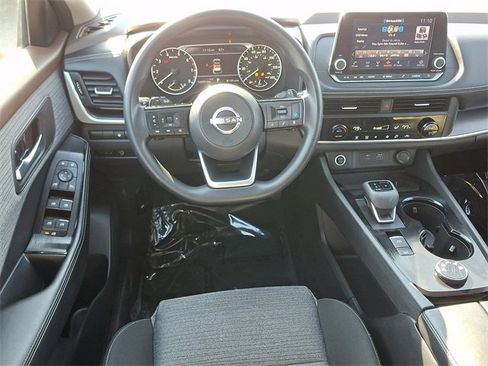 Used 2023 Nissan Rogue SV image 9