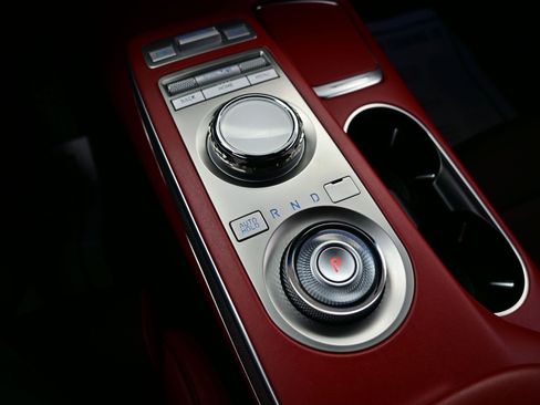 Certified 2023 Genesis GV70 2.5T w/ Sport Prestige Package image 22