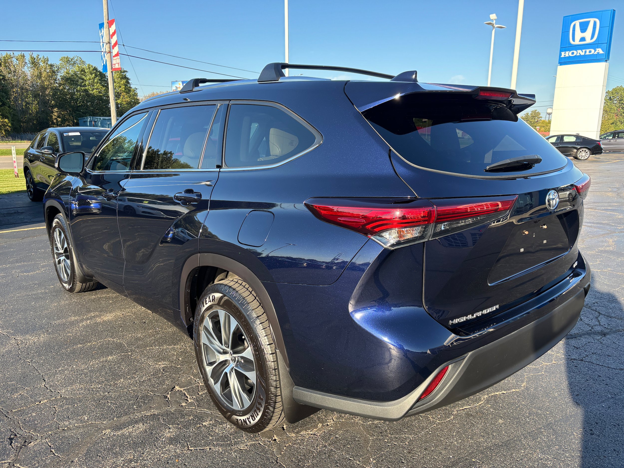 Used 2021 Toyota Highlander XLE FWD image 8