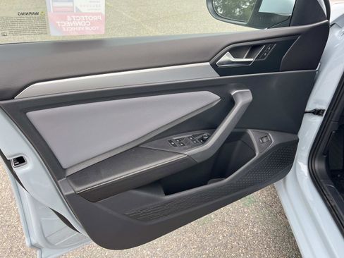 New 2026 Volkswagen Jetta SE FWD image 10