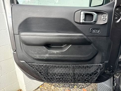 Used 2018 Jeep Wrangler Unlimited Sahara image 22