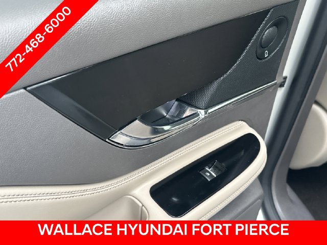 Used 2022 Lincoln Corsair Reserve w/ Equipment Group 201A FWD image 12