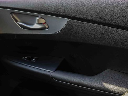 Used 2024 Kia Forte LXS w/ LXS Technology Package FWD image 16