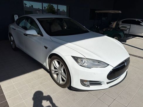Used 2015 Tesla Model S 70D AWD/4WD image 3