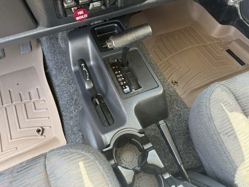 Used 2004 Jeep Wrangler Rubicon w/ Dual Top Group AWD/4WD image 17