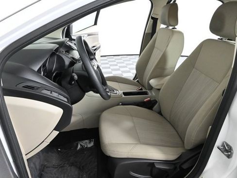 Used 2018 Ford Focus SE w/ SE Appearance Package image 17