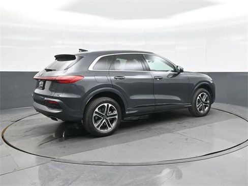 Certified 2025 Audi Q5 Premium w/ Convenience Package image 7