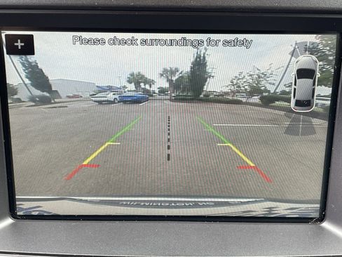 Used 2018 Ford Explorer XLT w/ Equipment Group 202A AWD/4WD image 23