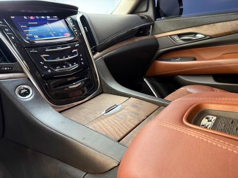 Used 2016 Cadillac Escalade ESV Luxury image 50